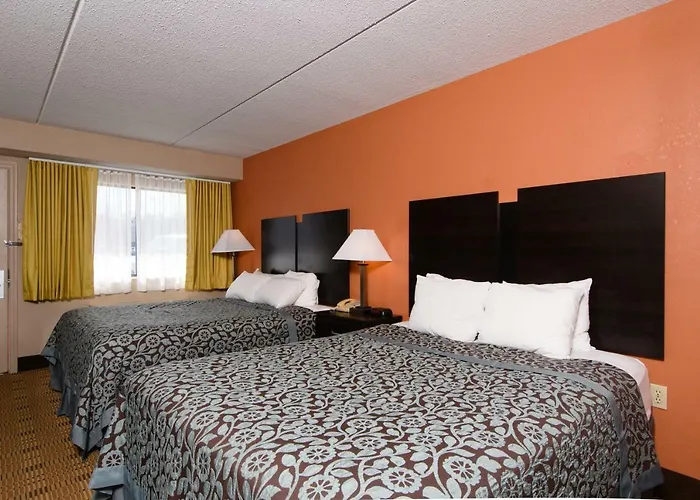Days Inn By Wyndham Pittsburgh-Harmarville