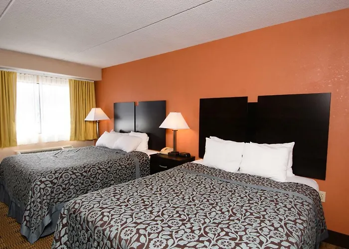 Days Inn By Wyndham Pittsburgh-Harmarville