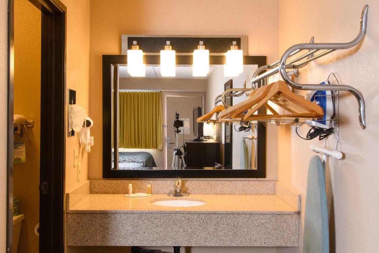Days By Wyndham Pittsburgh-harmarville Hotel Harmarville